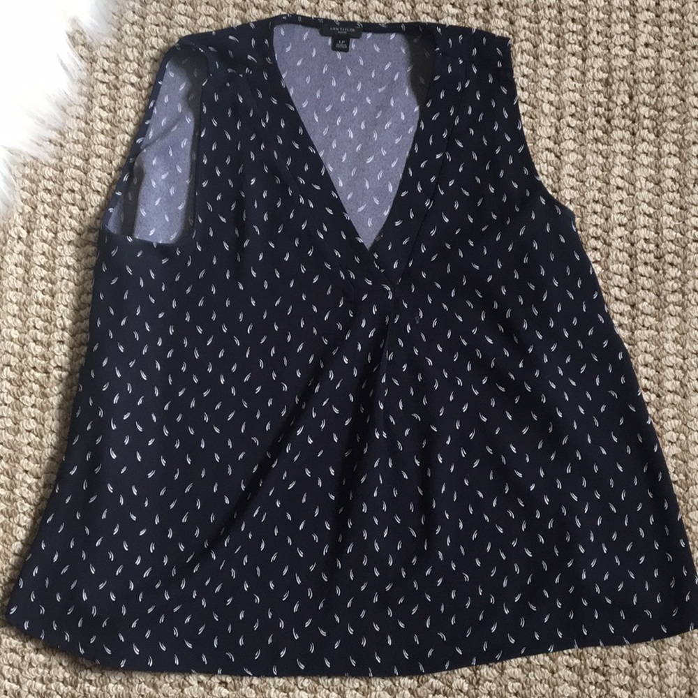 4 for $25🌟Ann Taylor LP blue and white top.
